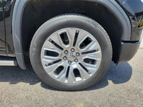 More photos of 2021 GMC Sierra 1500 Denali at Tom Gill Buick GMC, OH