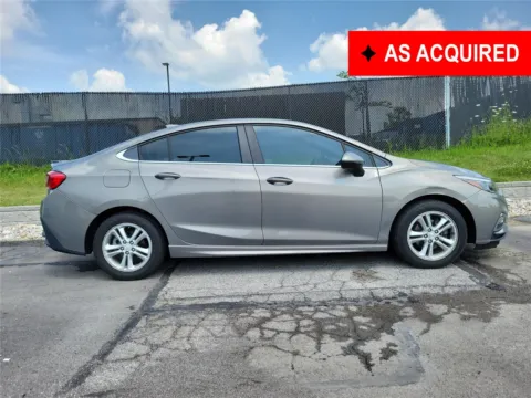 Gray 2018 Chevrolet Cruze LT for sale in Hamilton, OH