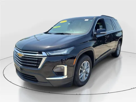 Photos of 2022 Chevrolet Traverse LT Cloth for sale in Hamilton, OH at Tom Gill Buick GMC