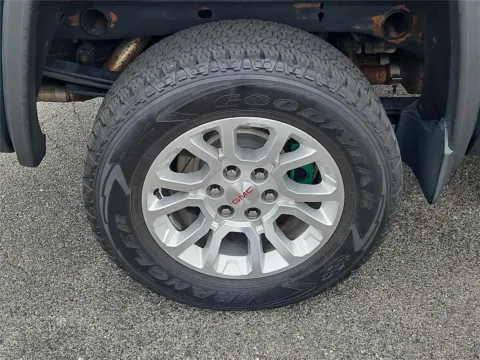 More photos of 2014 GMC Sierra 1500 SLE at Tom Gill Buick GMC, OH