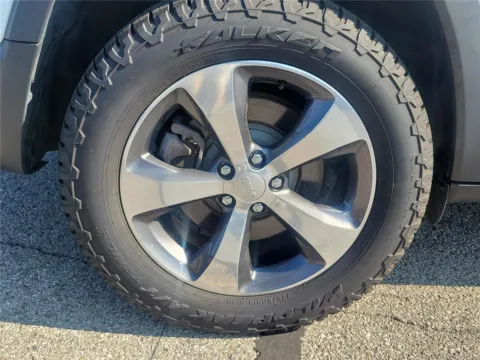 More photos of 2020 Jeep Cherokee Limited at Tom Gill Buick GMC, OH