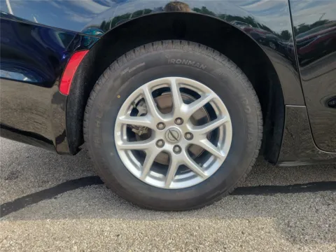 More photos of 2024 Chrysler Pacifica Touring L at Tom Gill Buick GMC, OH