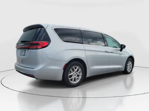 More photos of 2024 Chrysler Pacifica Touring L at Tom Gill Buick GMC, OH