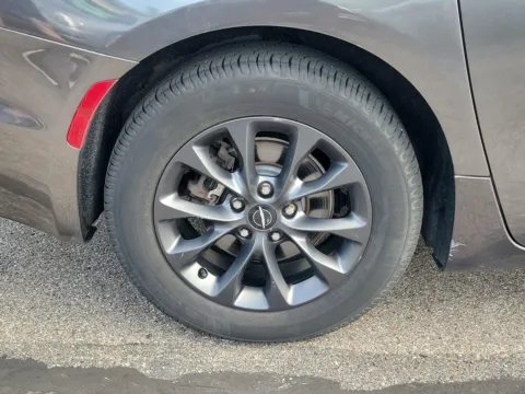 More photos of 2021 Chrysler Pacifica Touring L at Tom Gill Buick GMC, OH