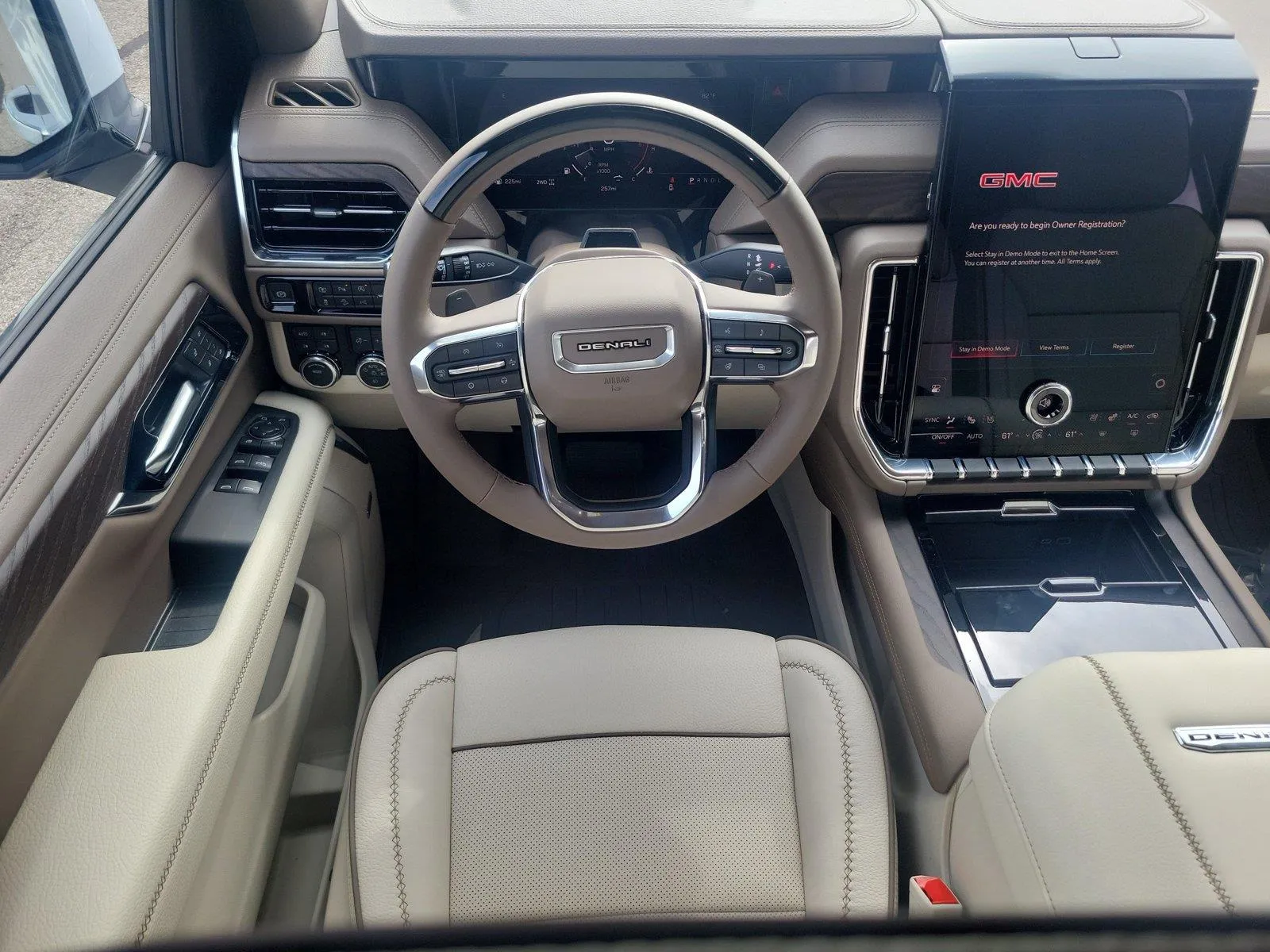 2026 GMC Yukon Denali - Photo 10