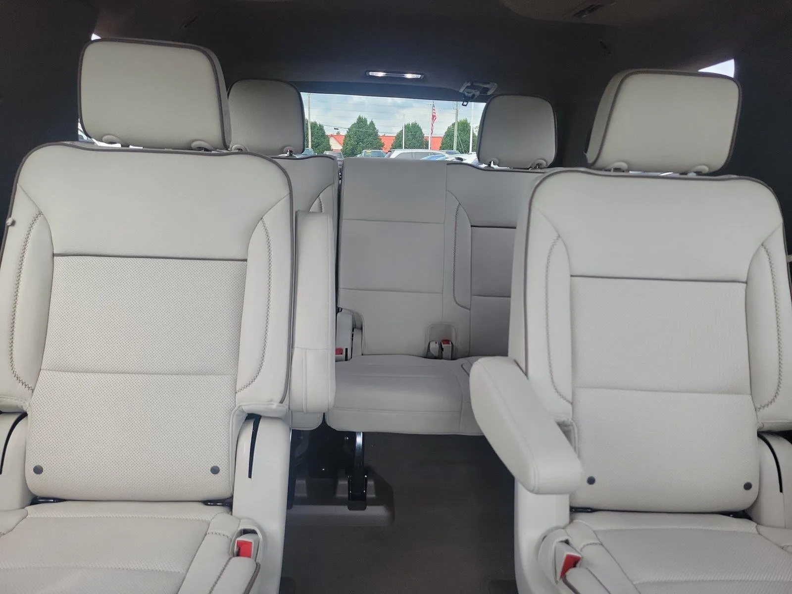 2026 GMC Yukon Denali - Photo 13