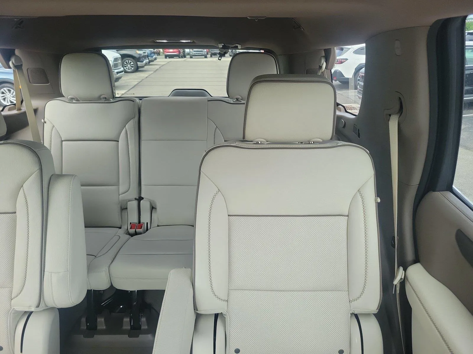 2026 GMC Yukon Denali - Photo 14