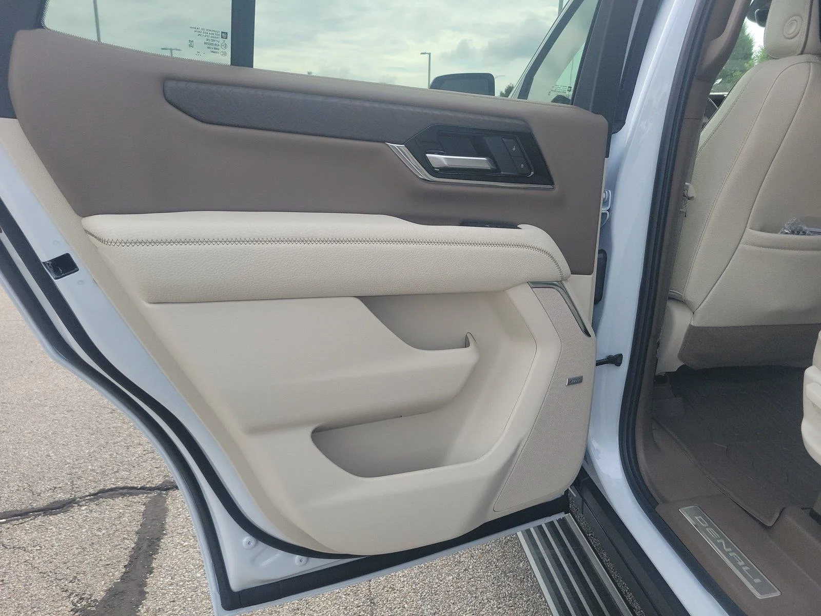 2026 GMC Yukon Denali - Photo 15
