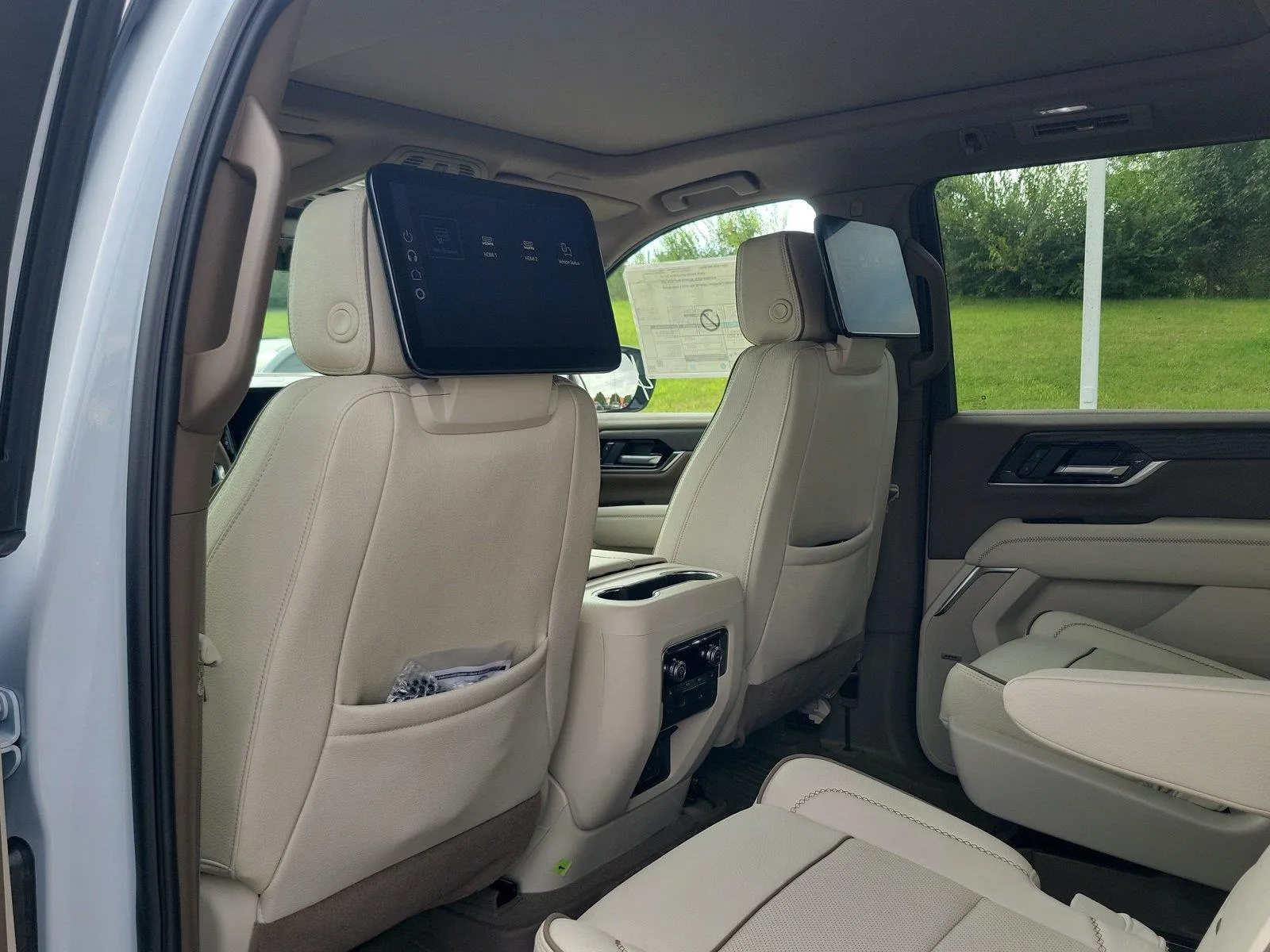 2026 GMC Yukon Denali - Photo 16