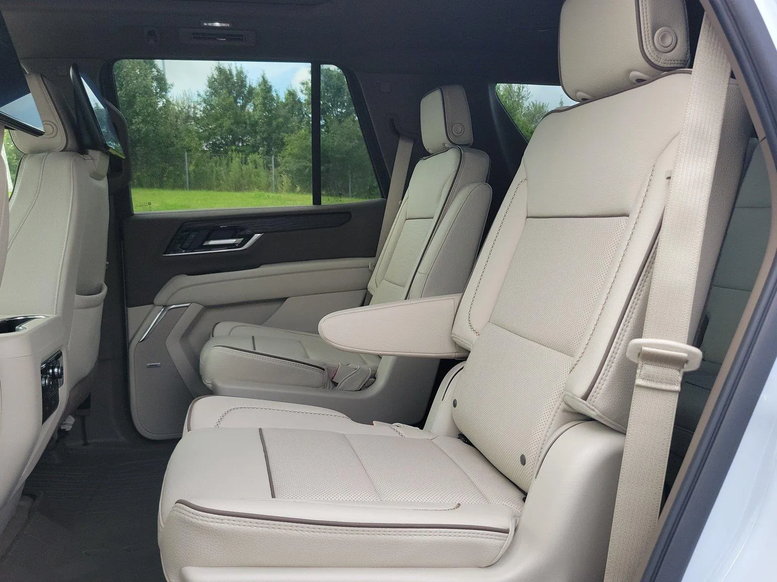 2026 GMC Yukon Denali - Photo 18