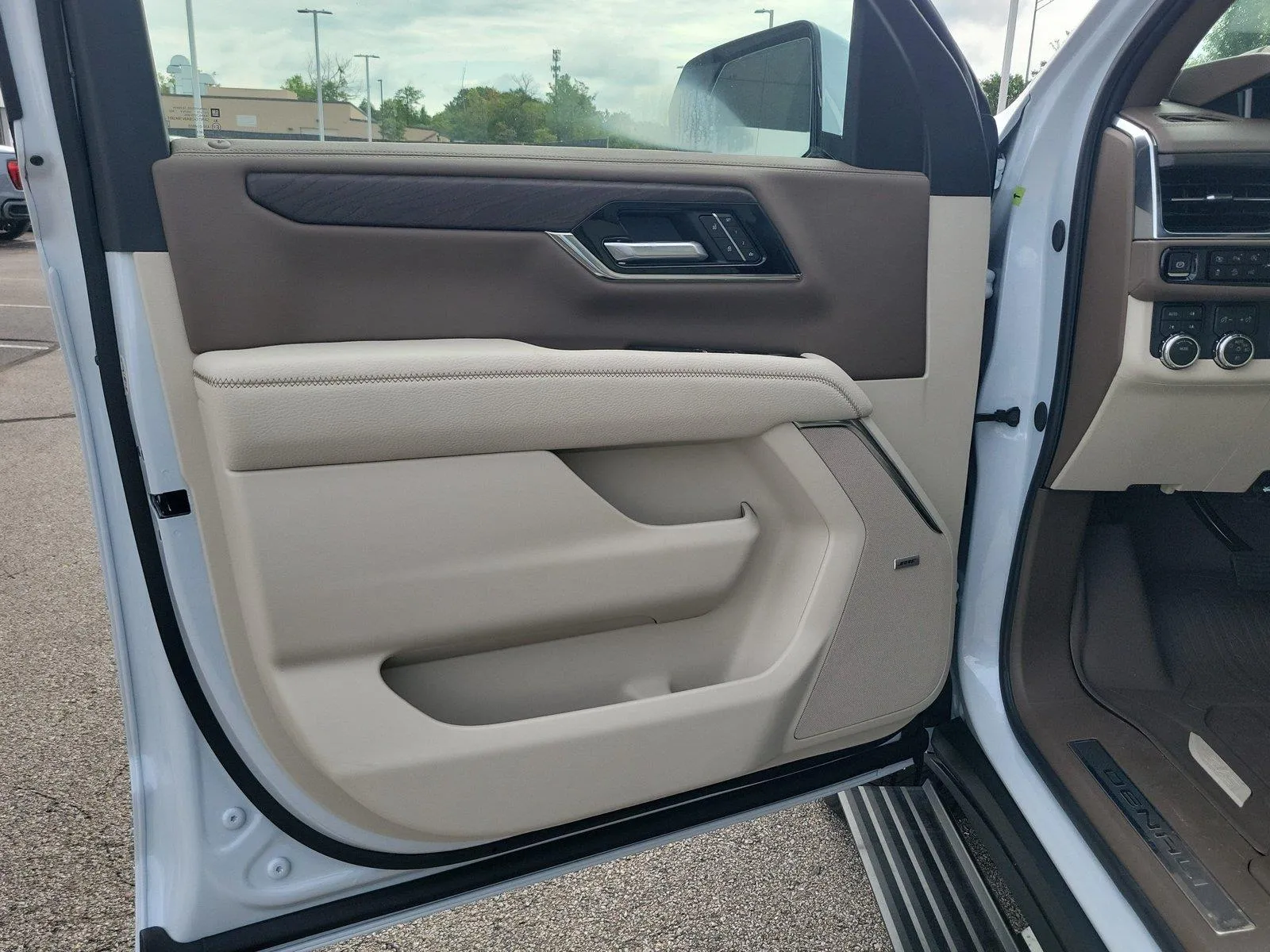 2026 GMC Yukon Denali - Photo 19
