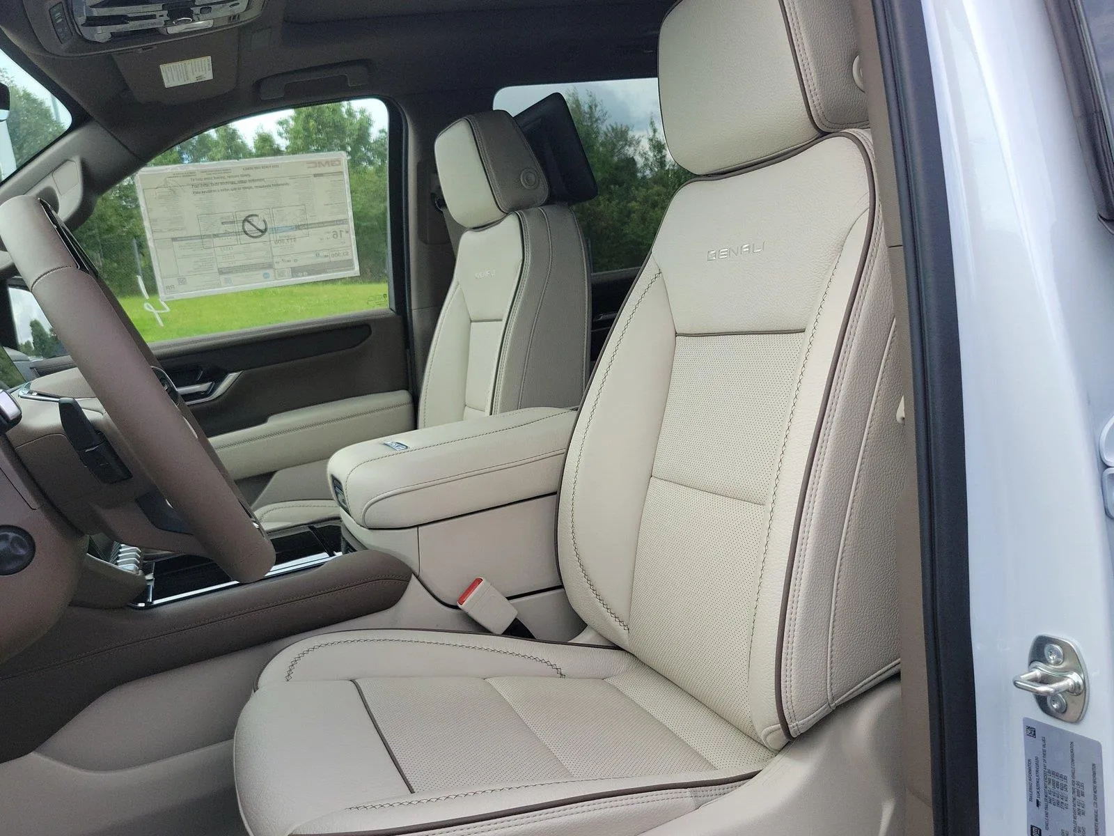 2026 GMC Yukon Denali - Photo 21