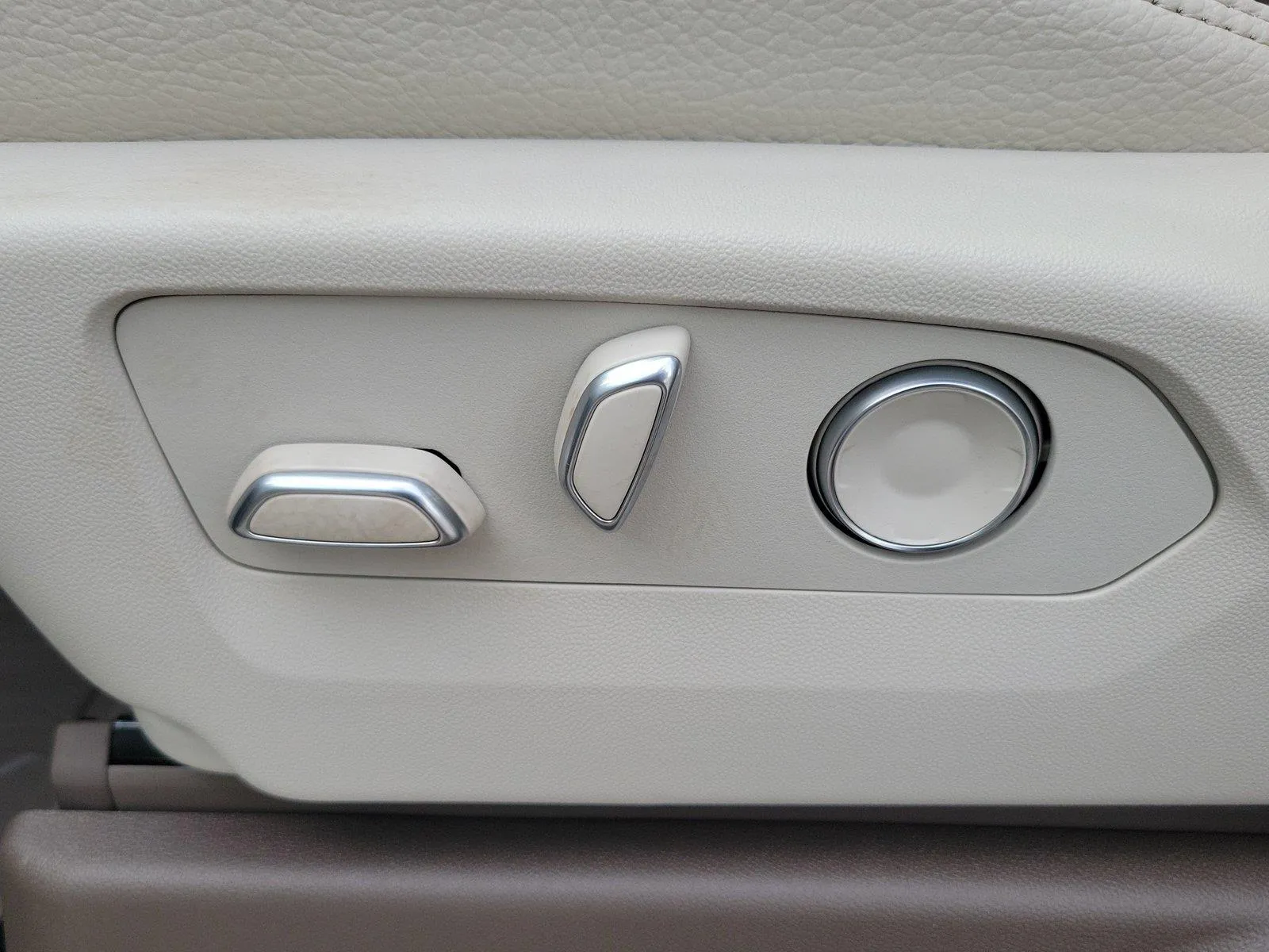 2026 GMC Yukon Denali - Photo 22