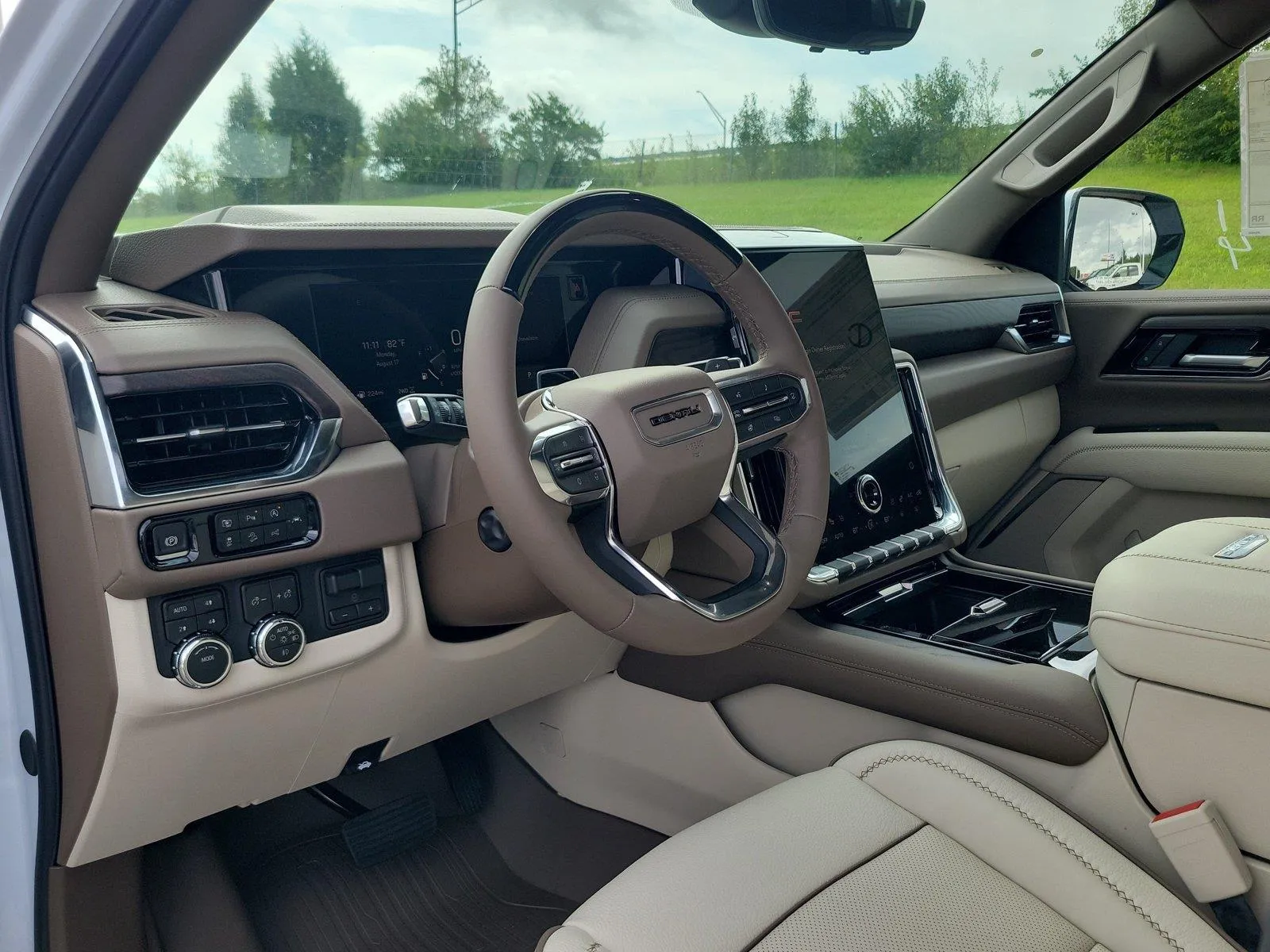 2026 GMC Yukon Denali - Photo 23