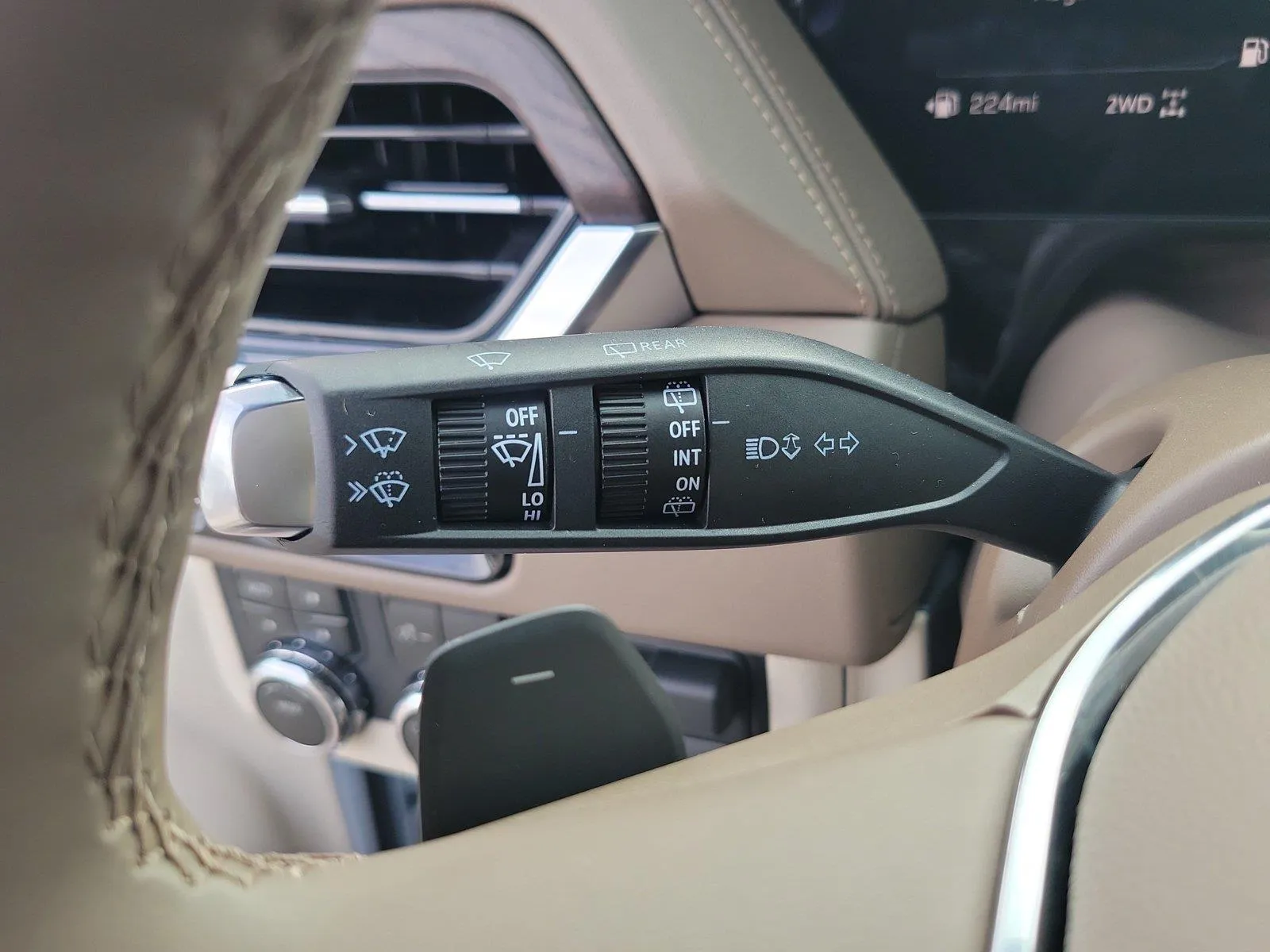 2026 GMC Yukon Denali - Photo 28
