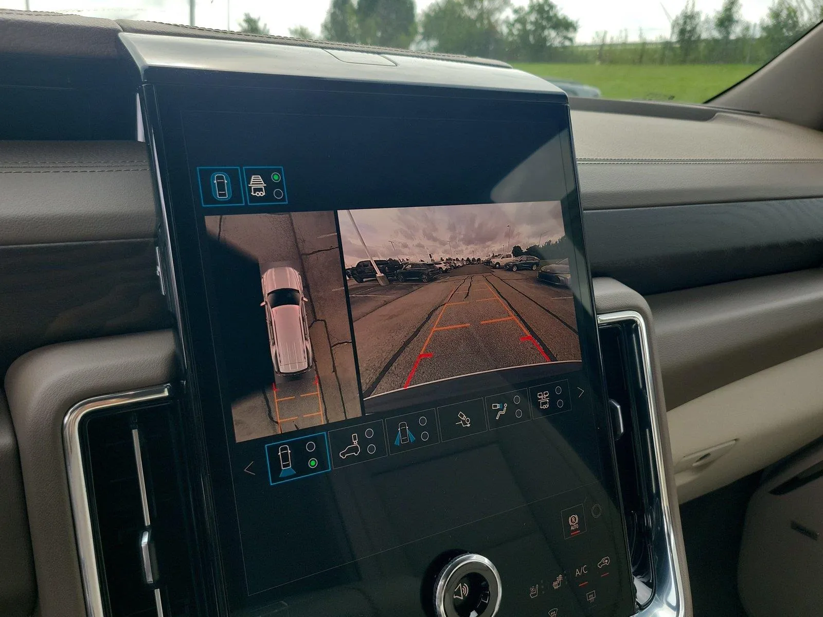 2026 GMC Yukon Denali - Photo 32
