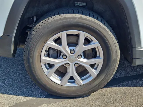 More photos of 2022 Jeep Grand Cherokee L Limited at Tom Gill Buick GMC, OH