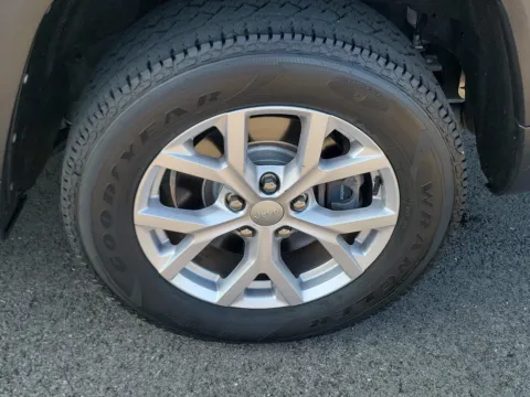 More photos of 2022 Jeep Grand Cherokee L Limited at Tom Gill Buick GMC, OH