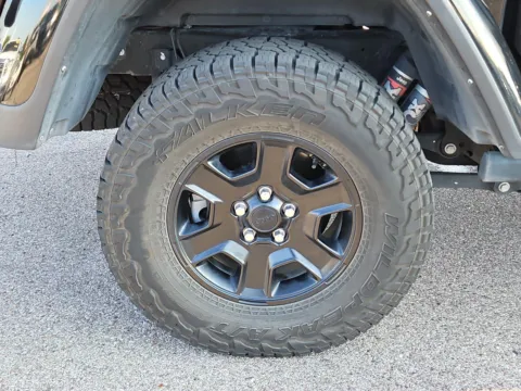 More photos of 2023 Jeep Gladiator Mojave at Tom Gill Buick GMC, OH