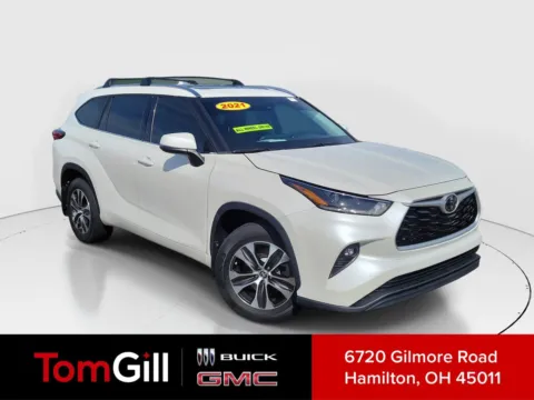 White 2021 Toyota Highlander XLE for sale in Hamilton, OH