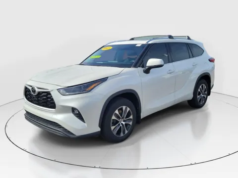Photos of 2021 Toyota Highlander XLE for sale in Hamilton, OH at Tom Gill Buick GMC
