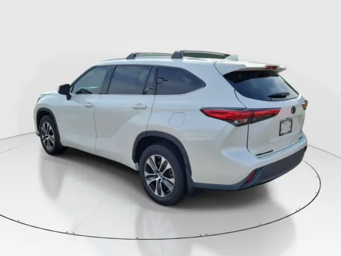 Another view of 2021 Toyota Highlander XLE for sale in Hamilton, OH at Tom Gill Buick GMC