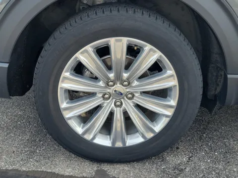 More photos of 2020 Ford Explorer Limited at Tom Gill Buick GMC, OH