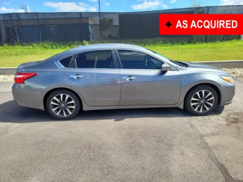 Gray 2016 Nissan Altima 2.5 SV for sale in Hamilton, OH