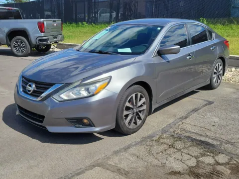 More photos of 2016 Nissan Altima 2.5 SV at Tom Gill Buick GMC, OH