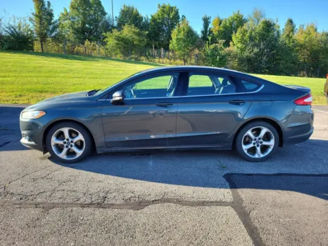 More photos of 2016 Ford Fusion SE at Tom Gill Buick GMC, OH