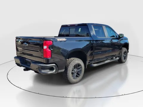 More photos of 2021 Chevrolet Silverado 1500 4WD Crew Cab 147" LT Trail Boss at Tom Gill Buick GMC, OH