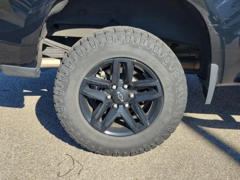 More photos of 2021 Chevrolet Silverado 1500 4WD Crew Cab 147" LT Trail Boss at Tom Gill Buick GMC, OH