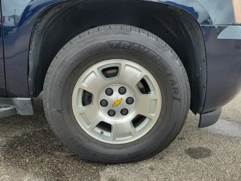 More photos of 2009 Chevrolet Suburban LT w/1LT at Tom Gill Buick GMC, OH