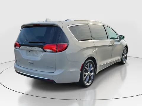More photos of 2019 Chrysler Pacifica Limited at Tom Gill Buick GMC, OH