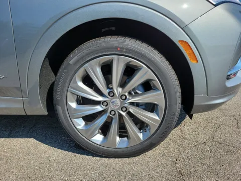 More photos of 2025 Buick Envista Avenir at Tom Gill Buick GMC, OH