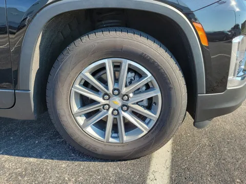 More photos of 2023 ChevroletA Traverse LT Cloth at Tom Gill Buick GMC, OH