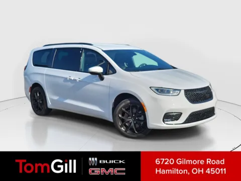 White 2023 Chrysler Pacifica Touring L for sale in Hamilton, OH