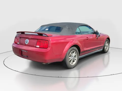 More photos of 2005 Ford Mustang V6 at Tom Gill Buick GMC, OH