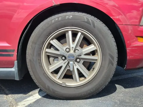 More photos of 2005 Ford Mustang V6 at Tom Gill Buick GMC, OH