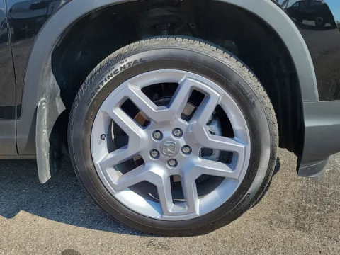 More photos of 2025 Honda Passport EX-L at Tom Gill Buick GMC, OH
