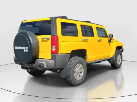 More photos of 2007 HUMMER H3 SUV at Tom Gill Buick GMC, OH