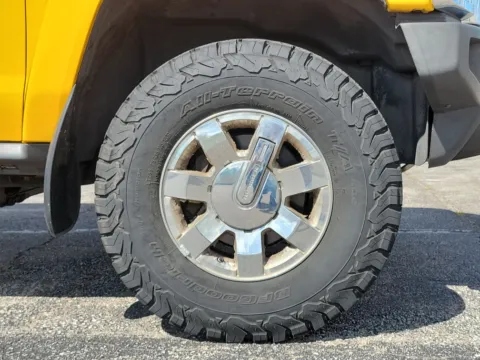 More photos of 2007 HUMMER H3 SUV at Tom Gill Buick GMC, OH