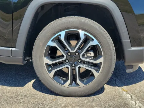 More photos of 2022 Jeep Compass Limited at Tom Gill Buick GMC, OH