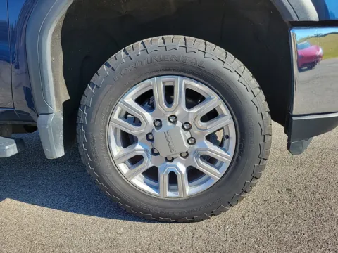 More photos of 2020 GMC Sierra 2500HD SLT at Tom Gill Buick GMC, OH