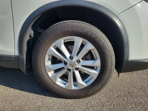 More photos of 2016 Nissan Rogue SV at Tom Gill Buick GMC, OH