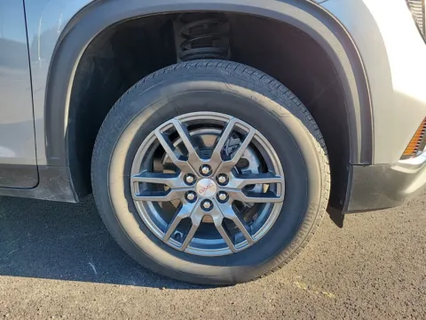 More photos of 2025 GMC Acadia FWD Elevation at Tom Gill Buick GMC, OH