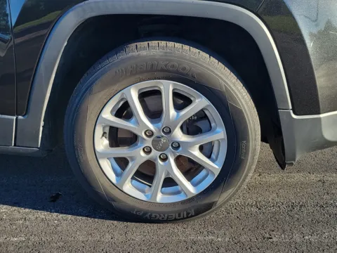 More photos of 2014 Jeep Cherokee Latitude at Tom Gill Buick GMC, OH