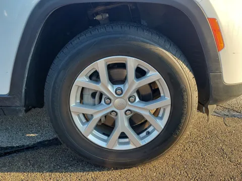 More photos of 2023 Jeep Grand Cherokee Limited at Tom Gill Buick GMC, OH