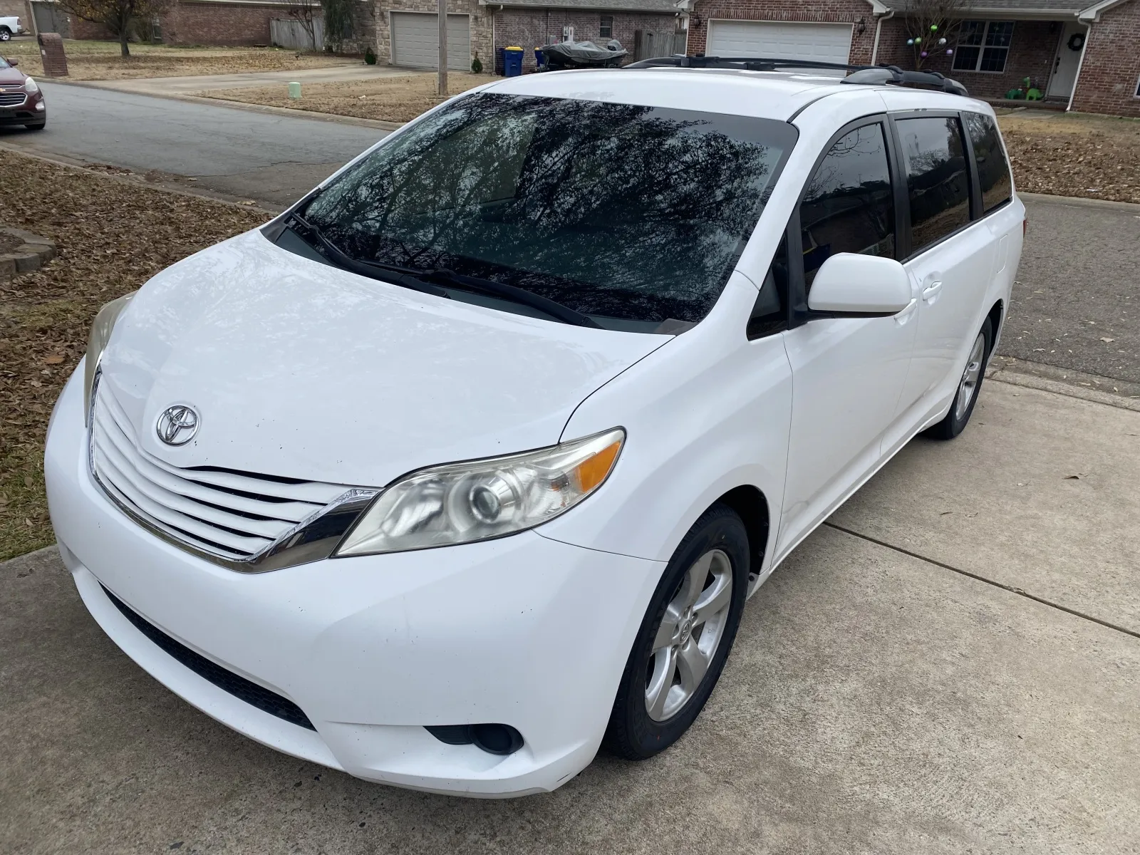 2015 Toyota Sienna LE's photo