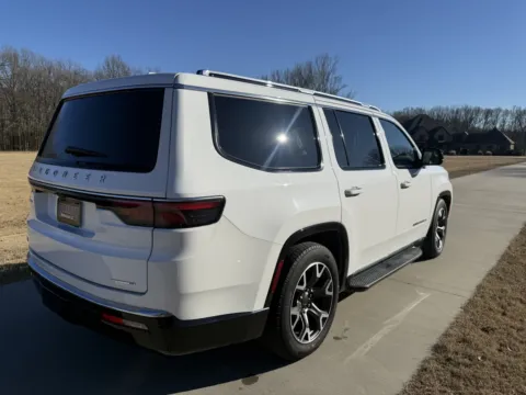More photos of 2023 Jeep Wagoneer Series III at Premier MotorCars LLC, AR